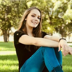 Meet your Posher, Chloe